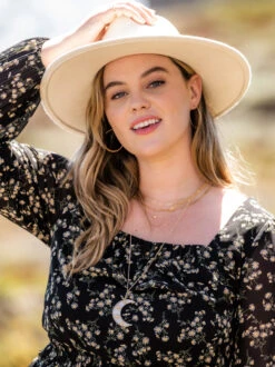 Clara Crescent Necklace -ChicAura Store 000062 B7N2319 WHT WHITE 07