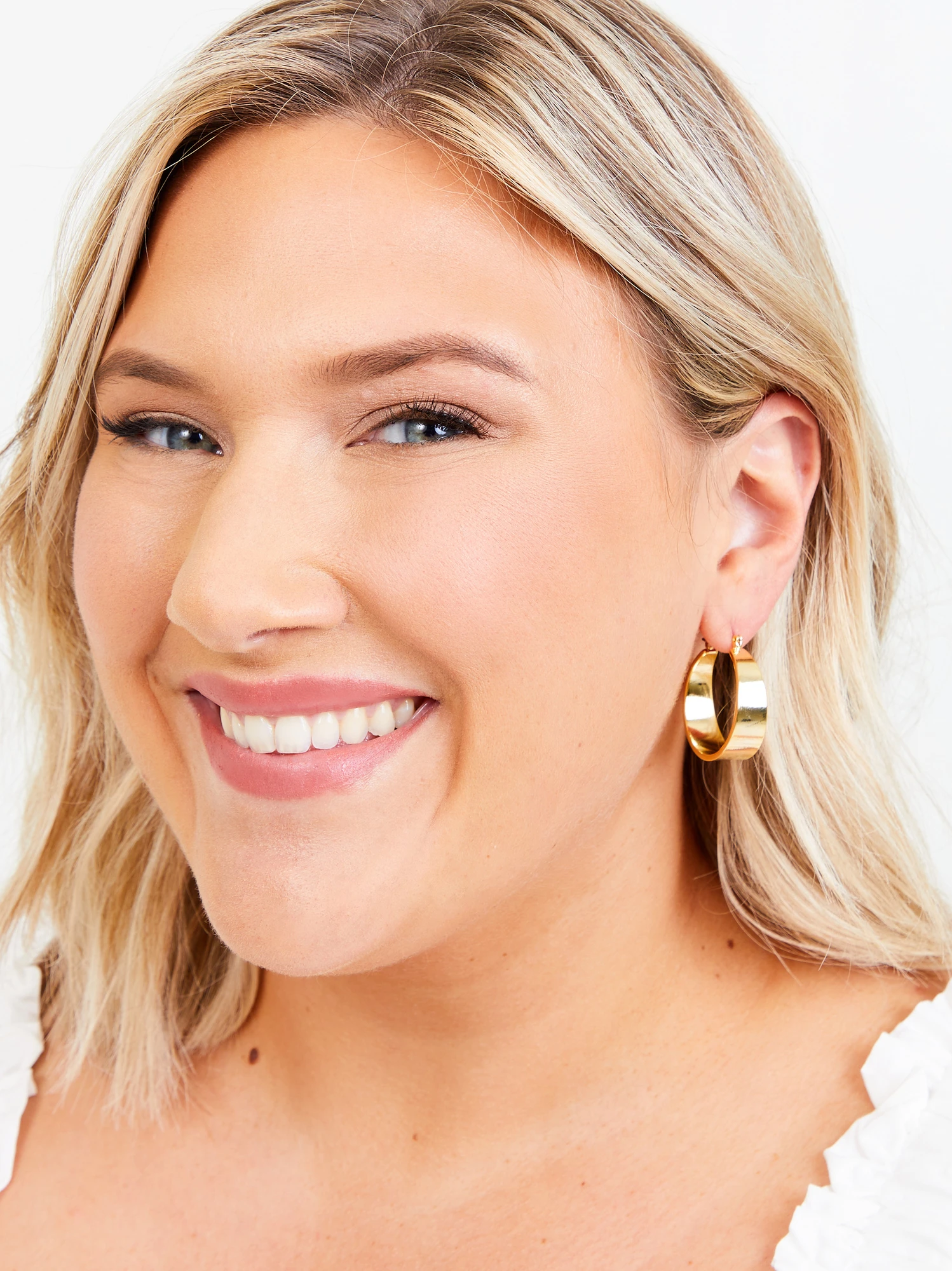 18k Gold Helena Hoop Earrings 3 18k Gold Helena Hoop Earrings - Image 3