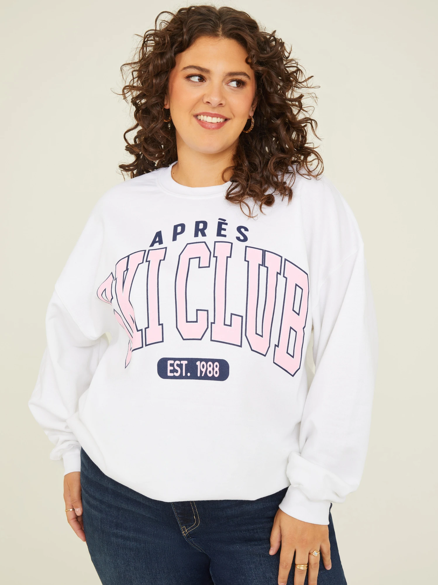 Après Ski Club Oversized Sweatshirt 2 Après Ski Club Oversized Sweatshirt - Image 2