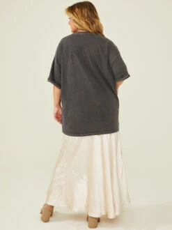 Queen Tour Oversized Tee -ChicAura Store 004102 32771556AR VINTAGE BLACK 04